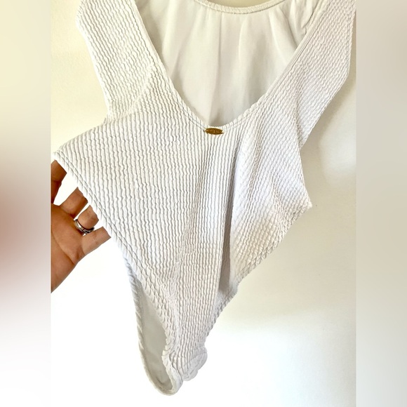 Luli Fama Pura Curiosidad White Textured Tank One Piece Size Large - Picture 6 of 11